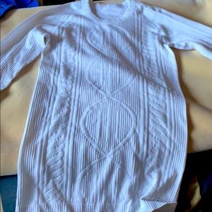 White long sleeve shirt &blue shirt sleeve shirt